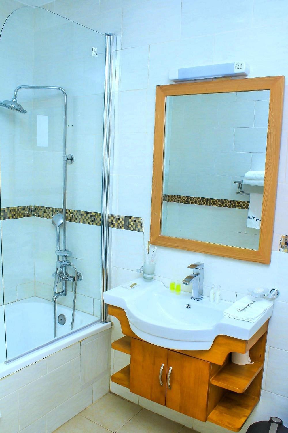 Rosemary Courts Bed And Breakfast เอนเทบเบ้ ภายนอก รูปภาพ